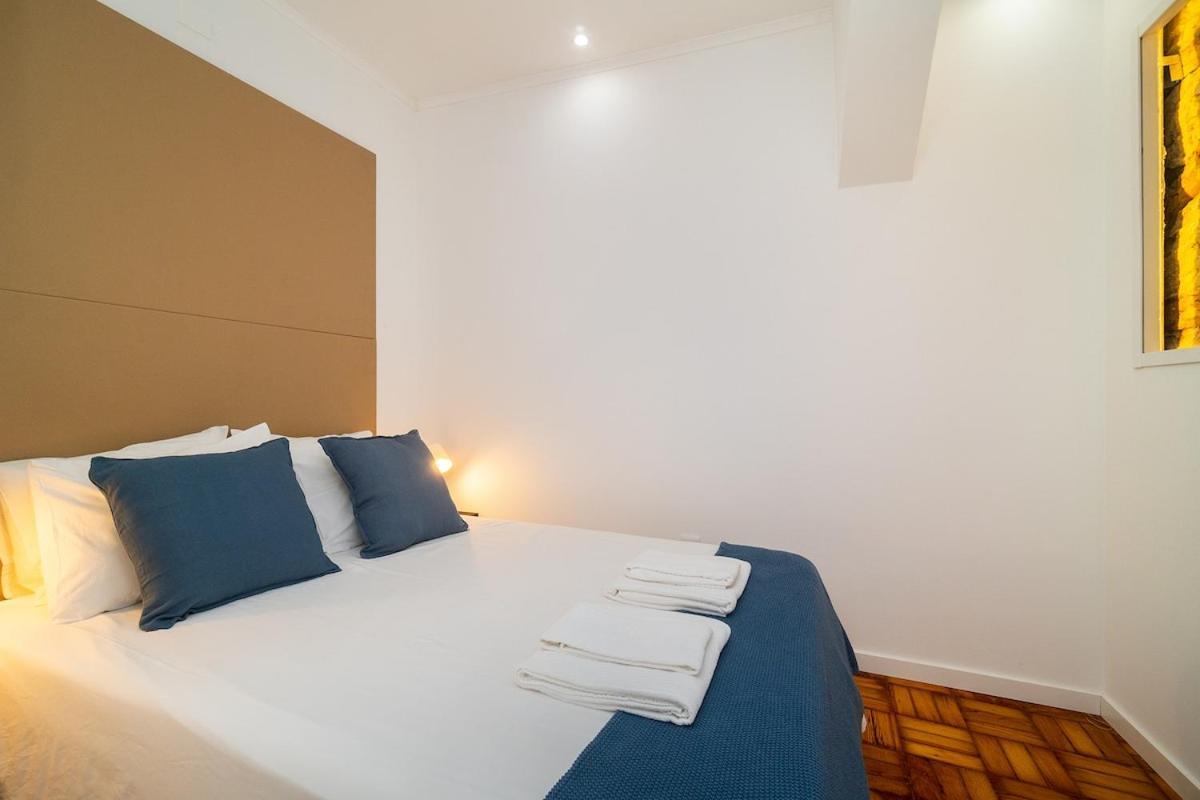 Liberty Avenue Apartment *
