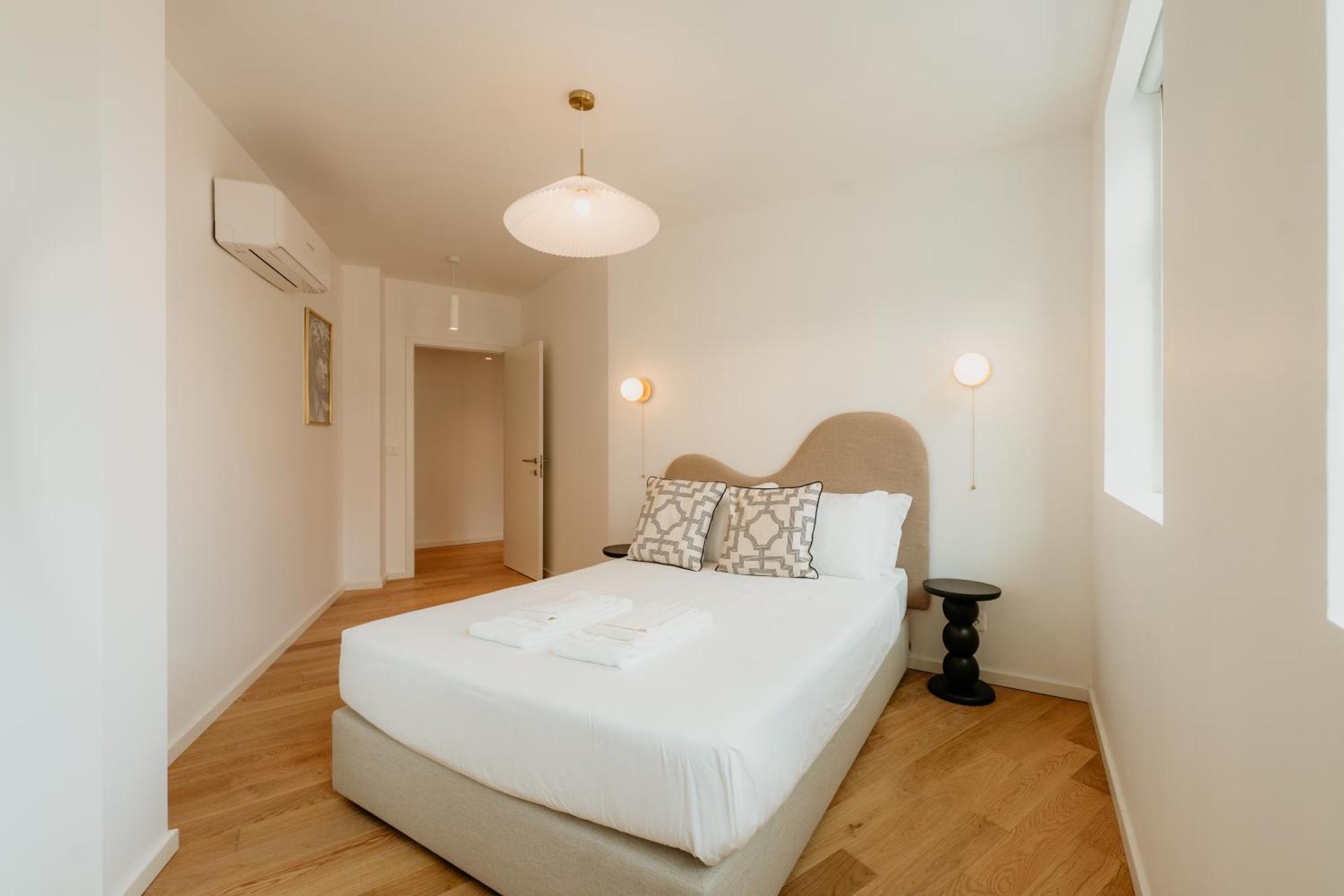 Pink House Beautiful 2 Bedroom Flat In Center * Lisbon