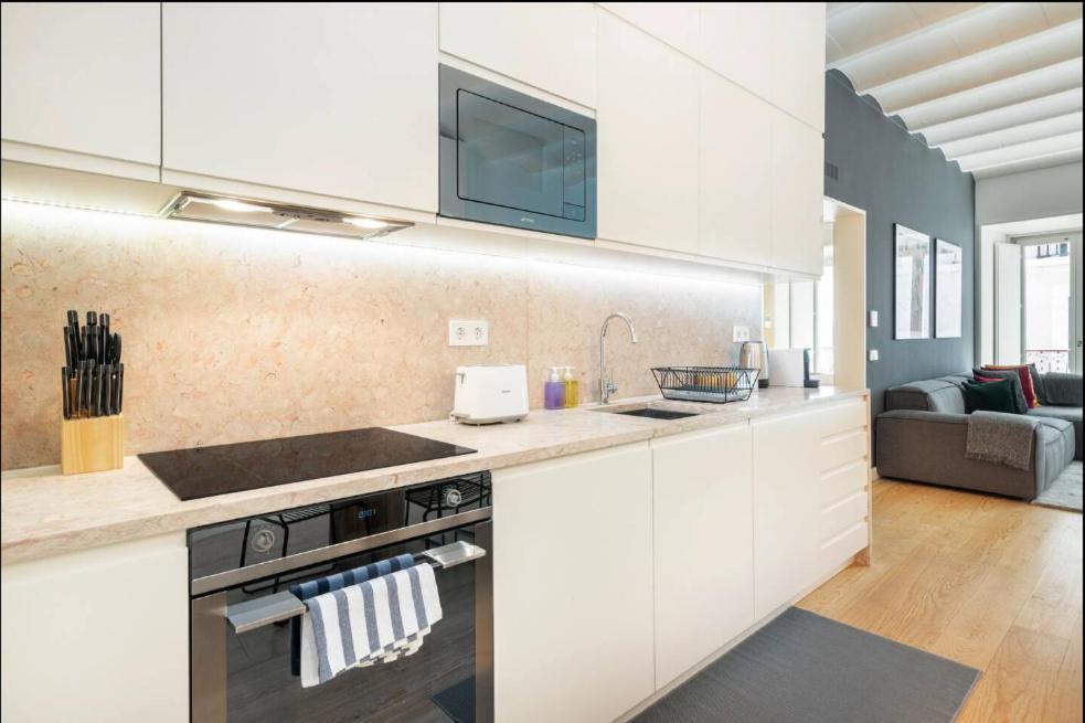 Whome | Ls48 Prime Location Upscale Family Apartment