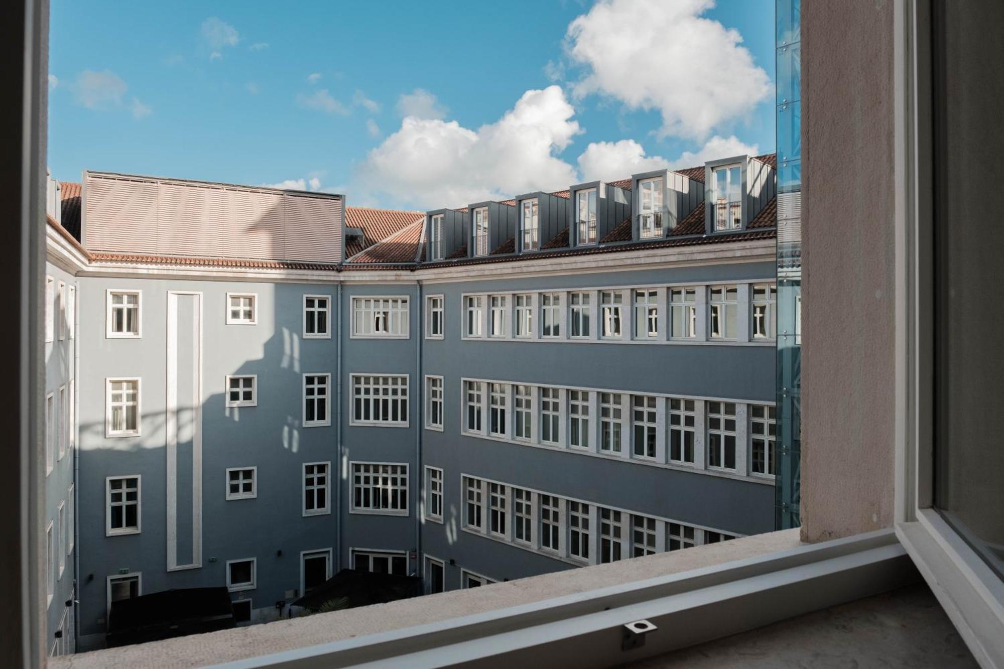8 Building Apartment Lisbon