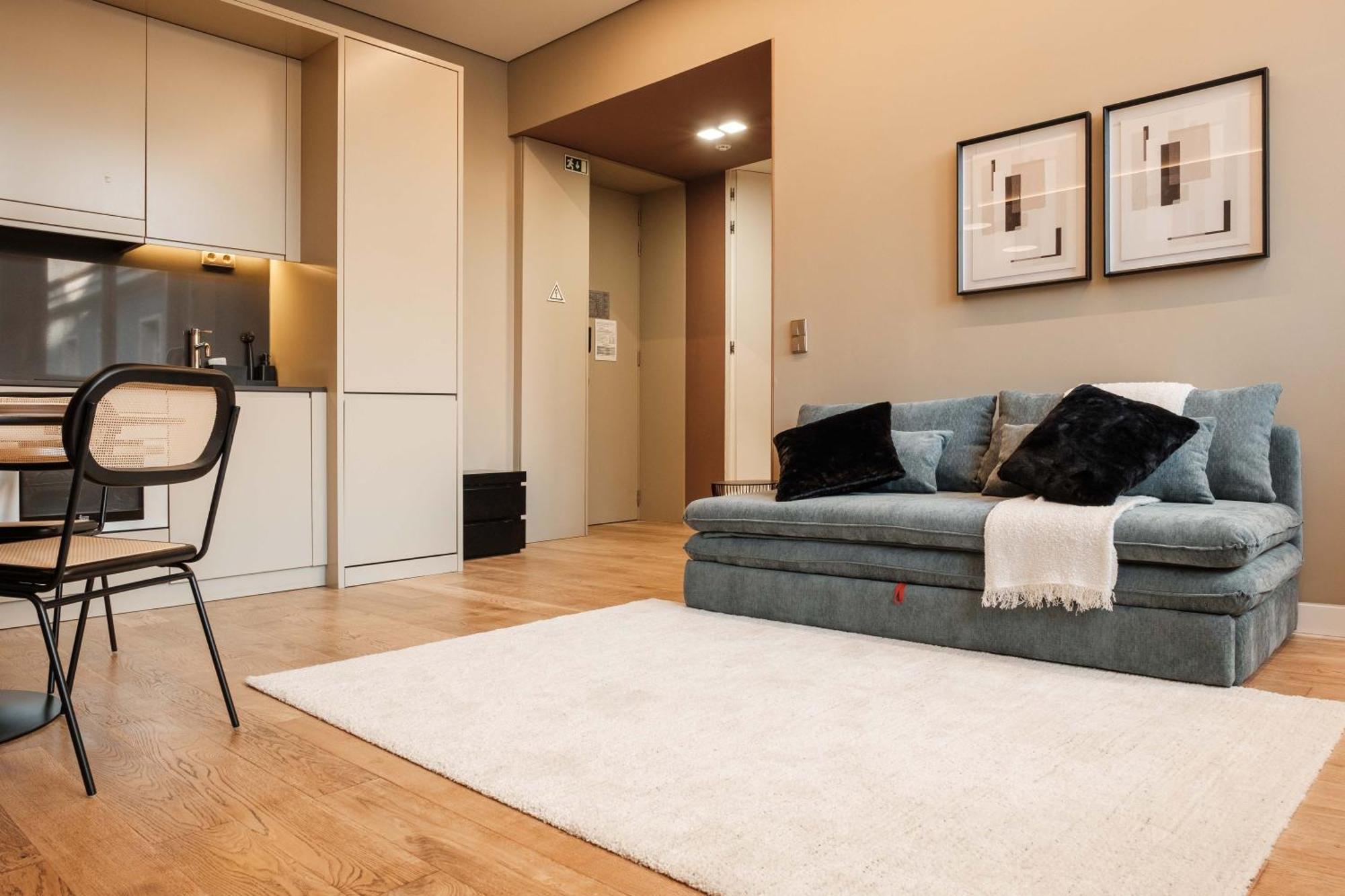 8 Building Apartment