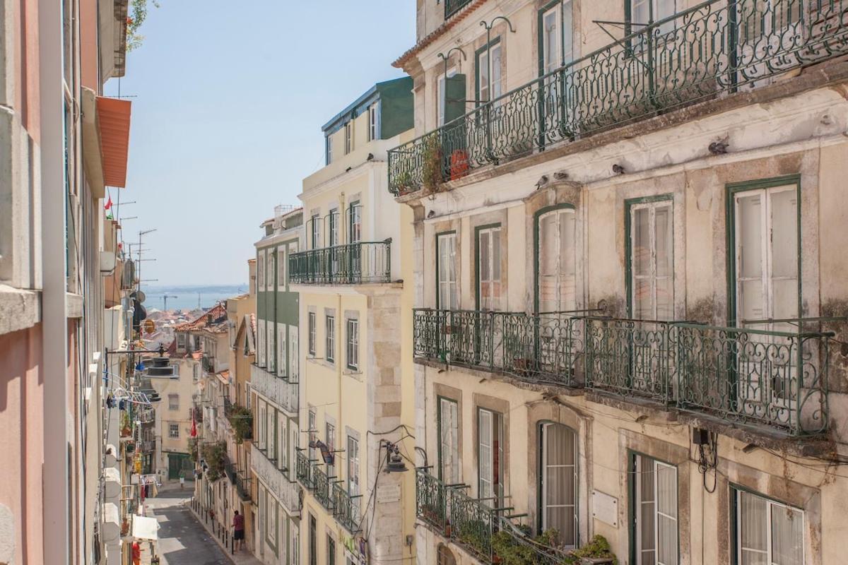 Santana With Balcony Apartment Lisbon