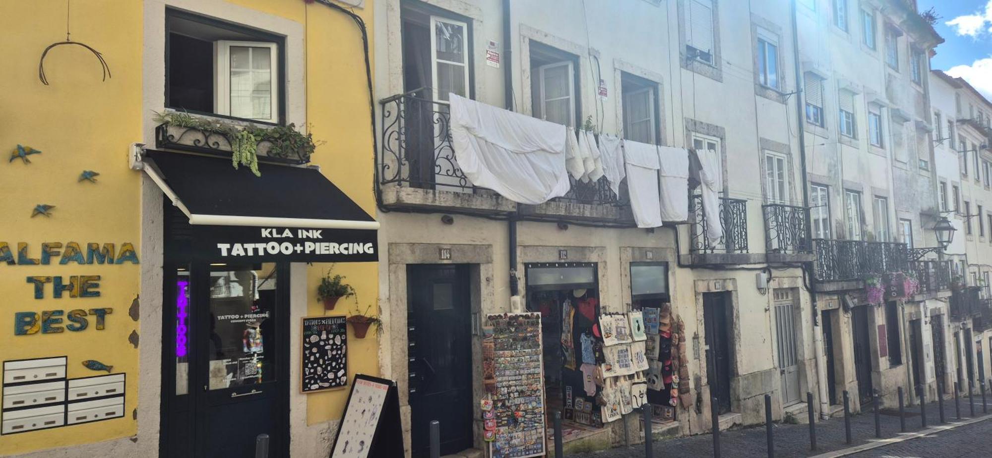 Apartment Crooked House Alfama Lisbon