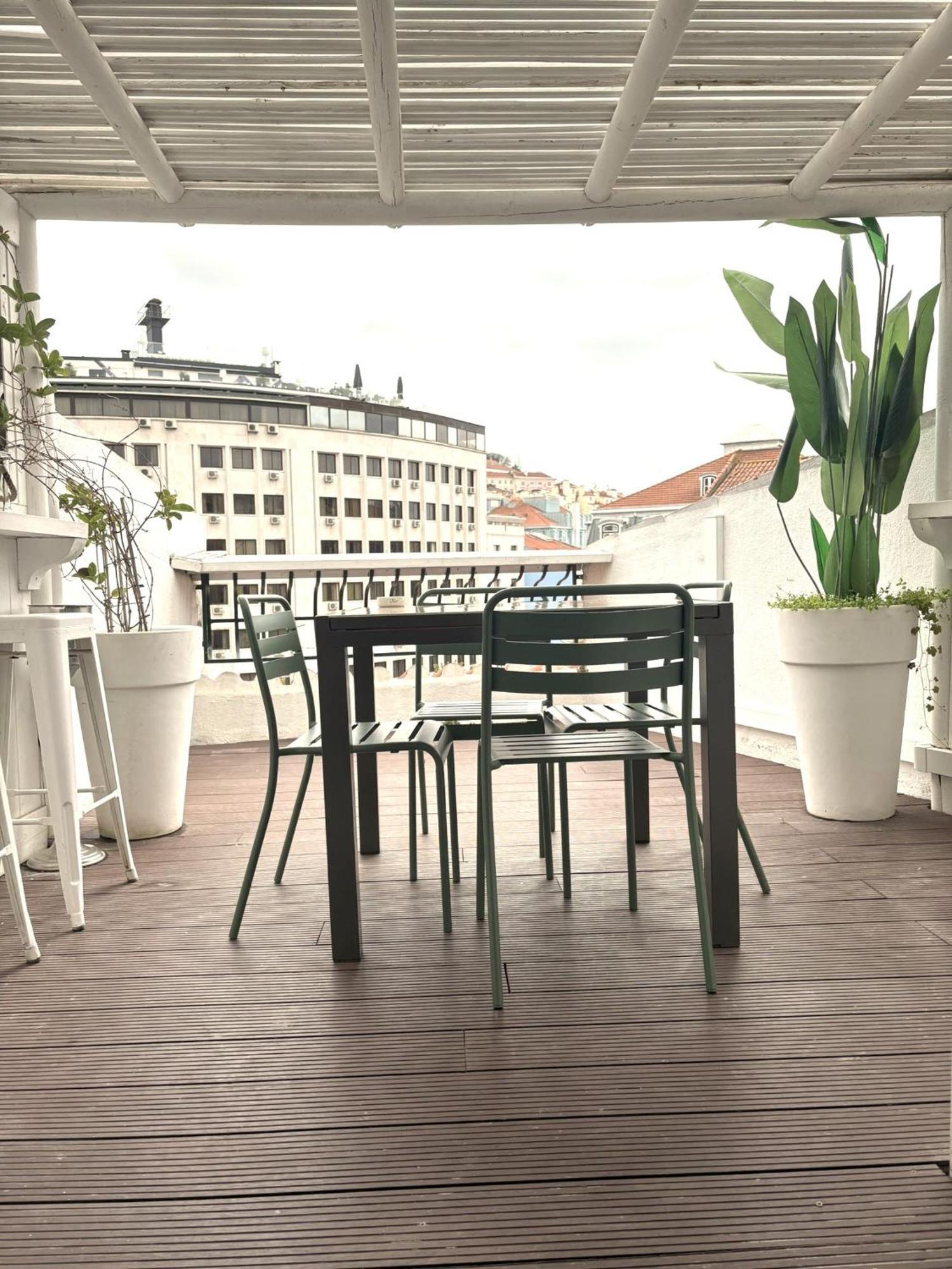 Fabulous T2 With Balcony In Rossio Apartment
