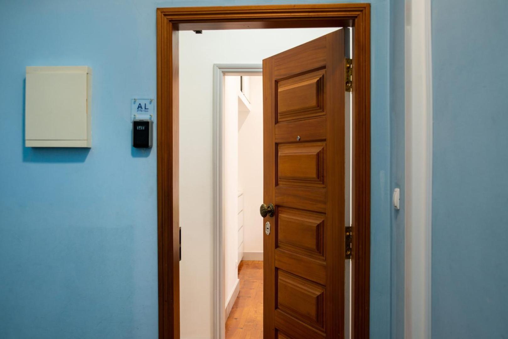 Old Style Fully Renewed And Spacious 3-bed Lisbon