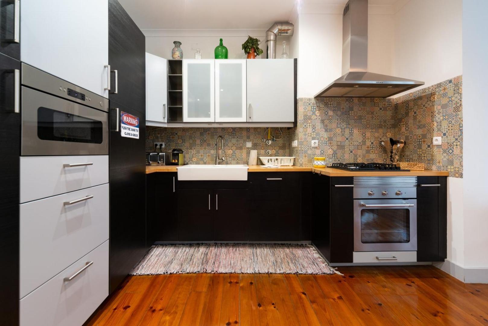 Old Style Fully Renewed And Spacious 3-bed Apartment Lisbon