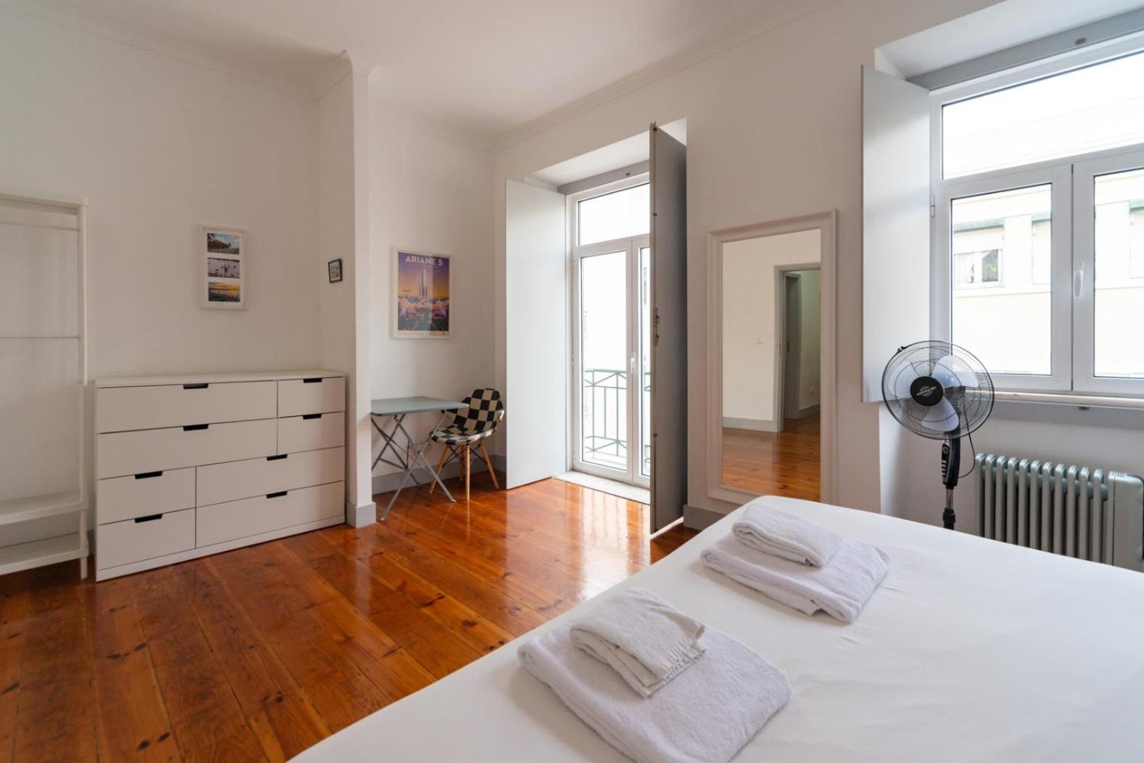 Old Style Fully Renewed And Spacious 3-bed * Lisbon