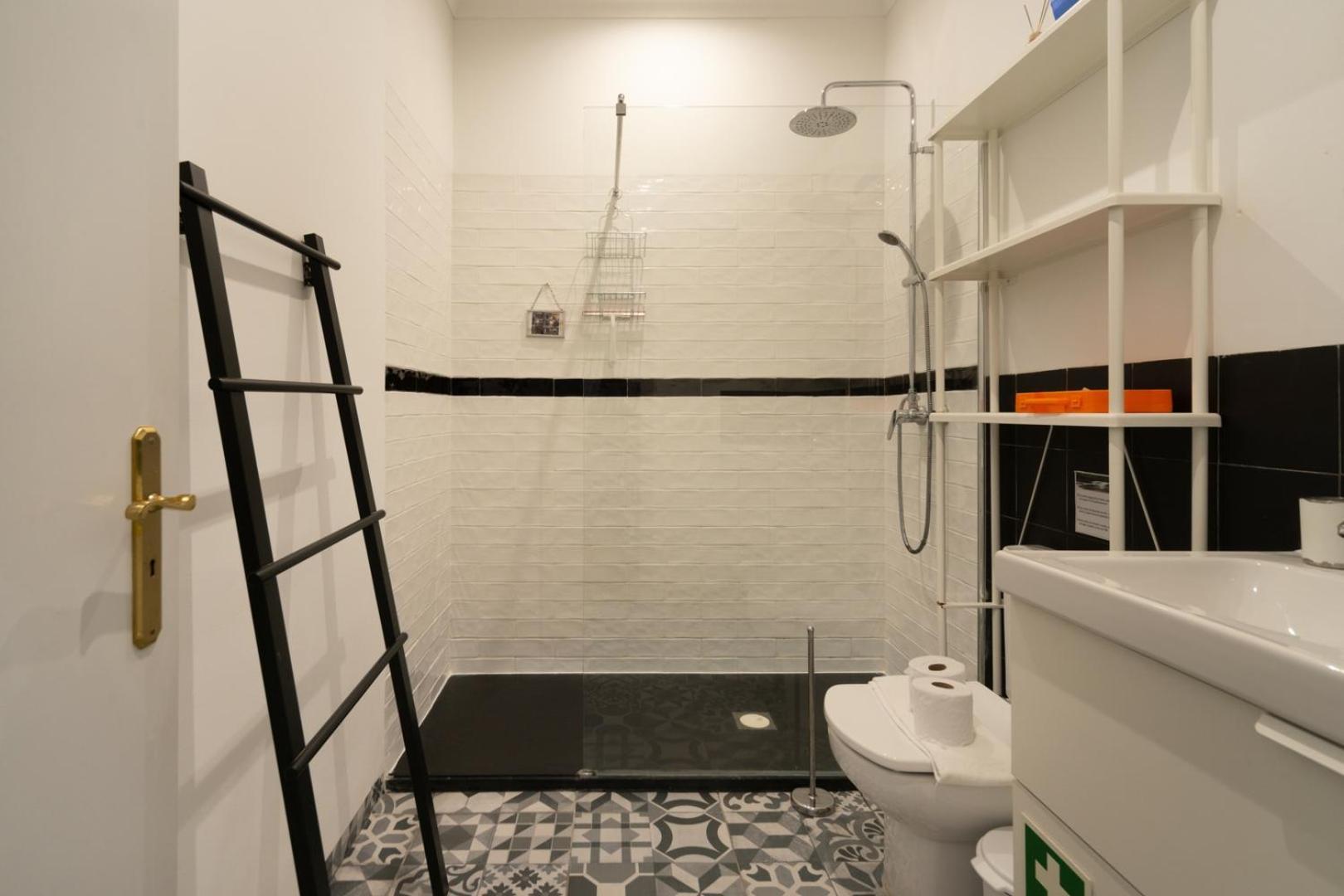 Old Style Fully Renewed And Spacious 3-bed Apartment Lisbon