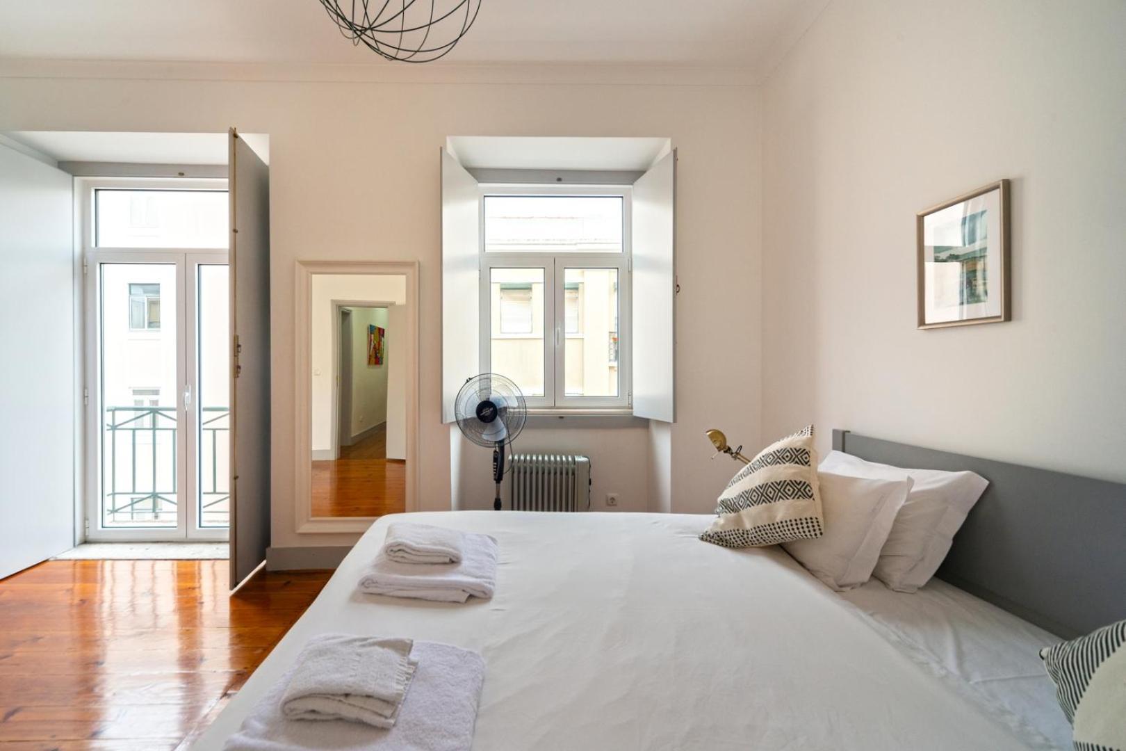 Apartment Old Style Fully Renewed And Spacious 3-bed Lisbon
