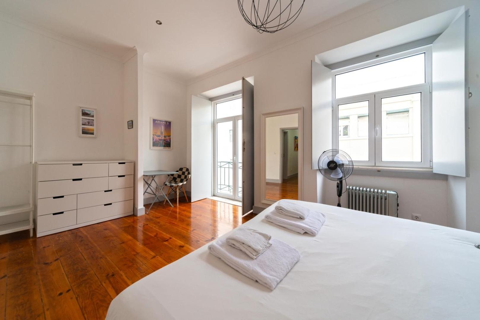 Old Style Fully Renewed And Spacious 3-bed Lisbon