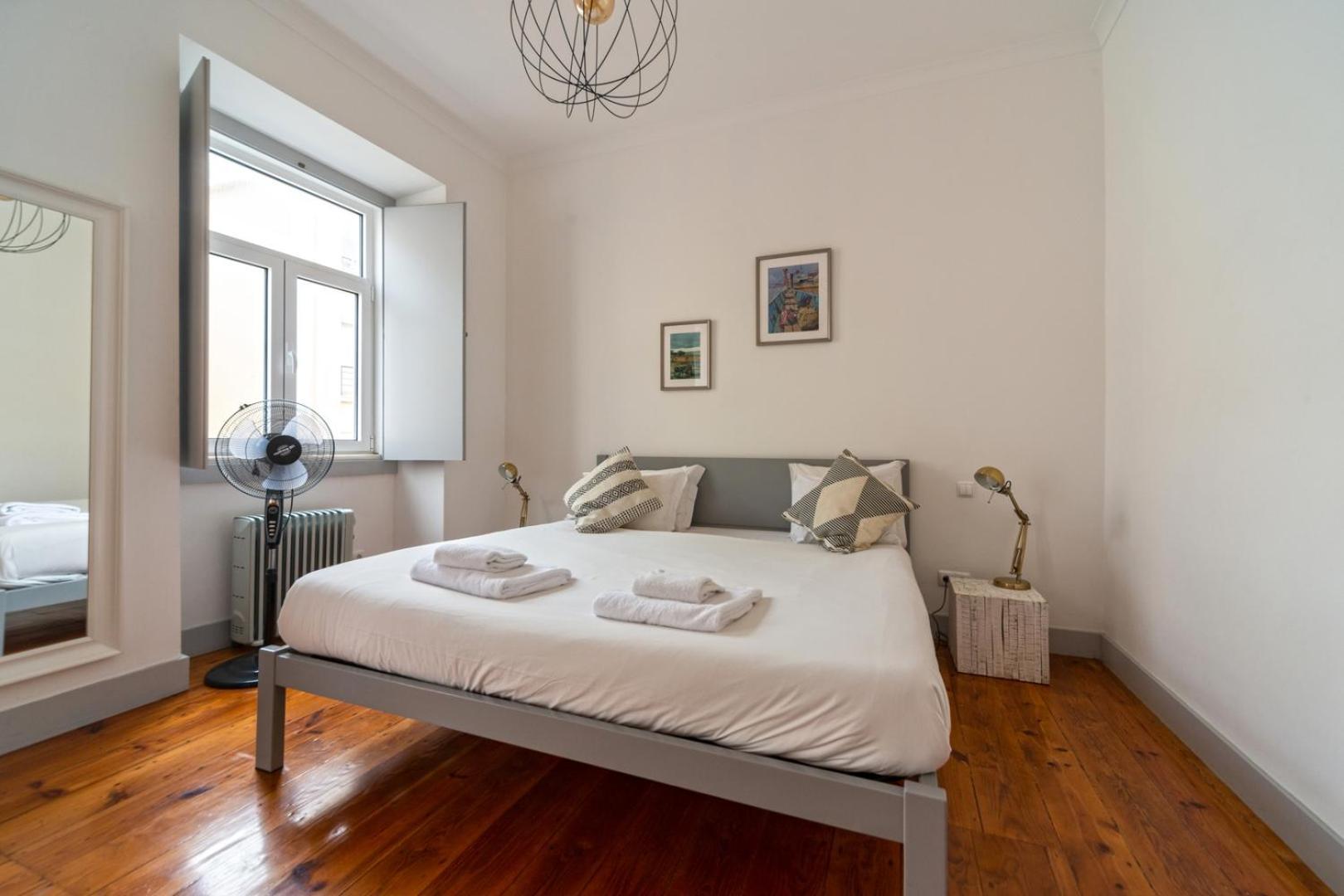 Apartment Old Style Fully Renewed And Spacious 3-bed