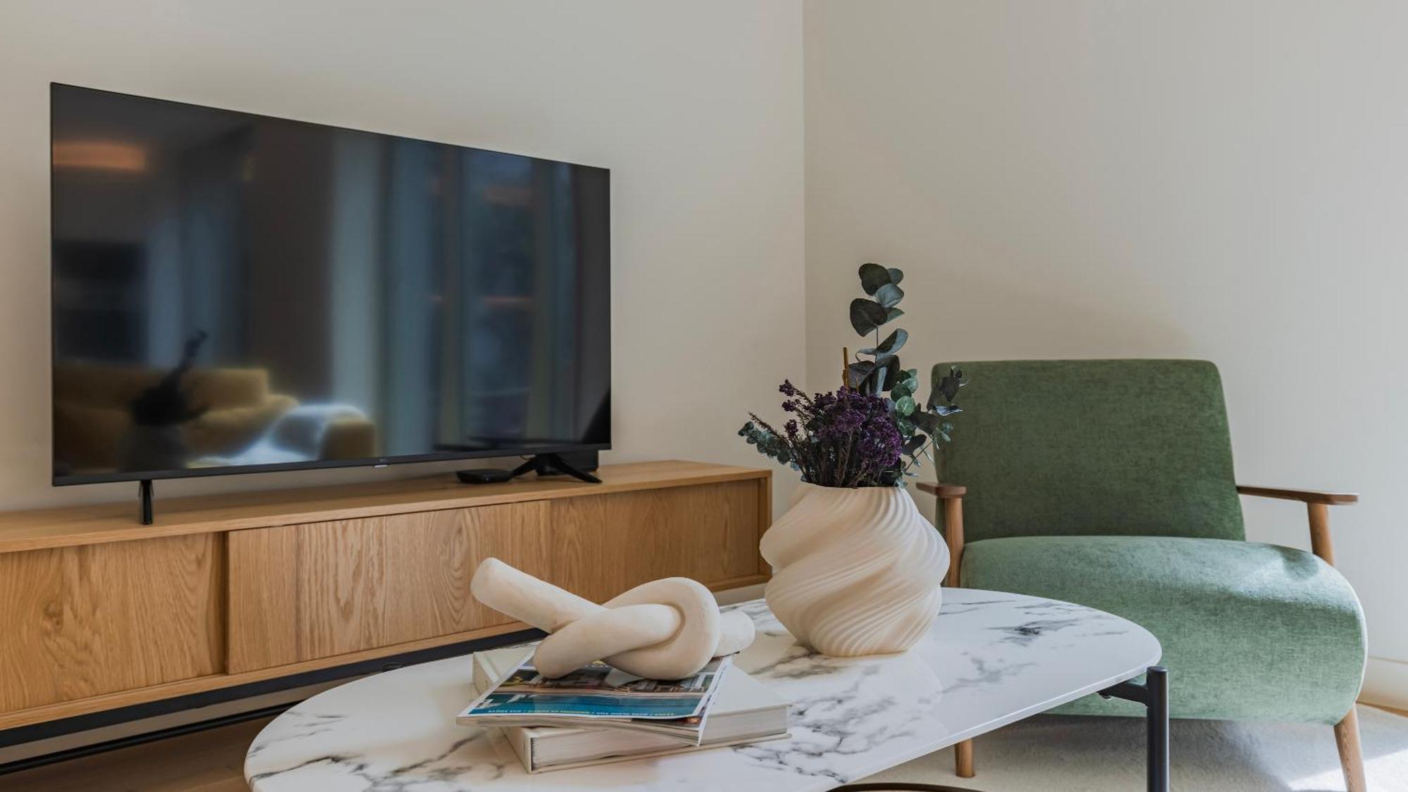 Jardins Da Gloria Charming Living By Lovelystay Apartment Lisbon