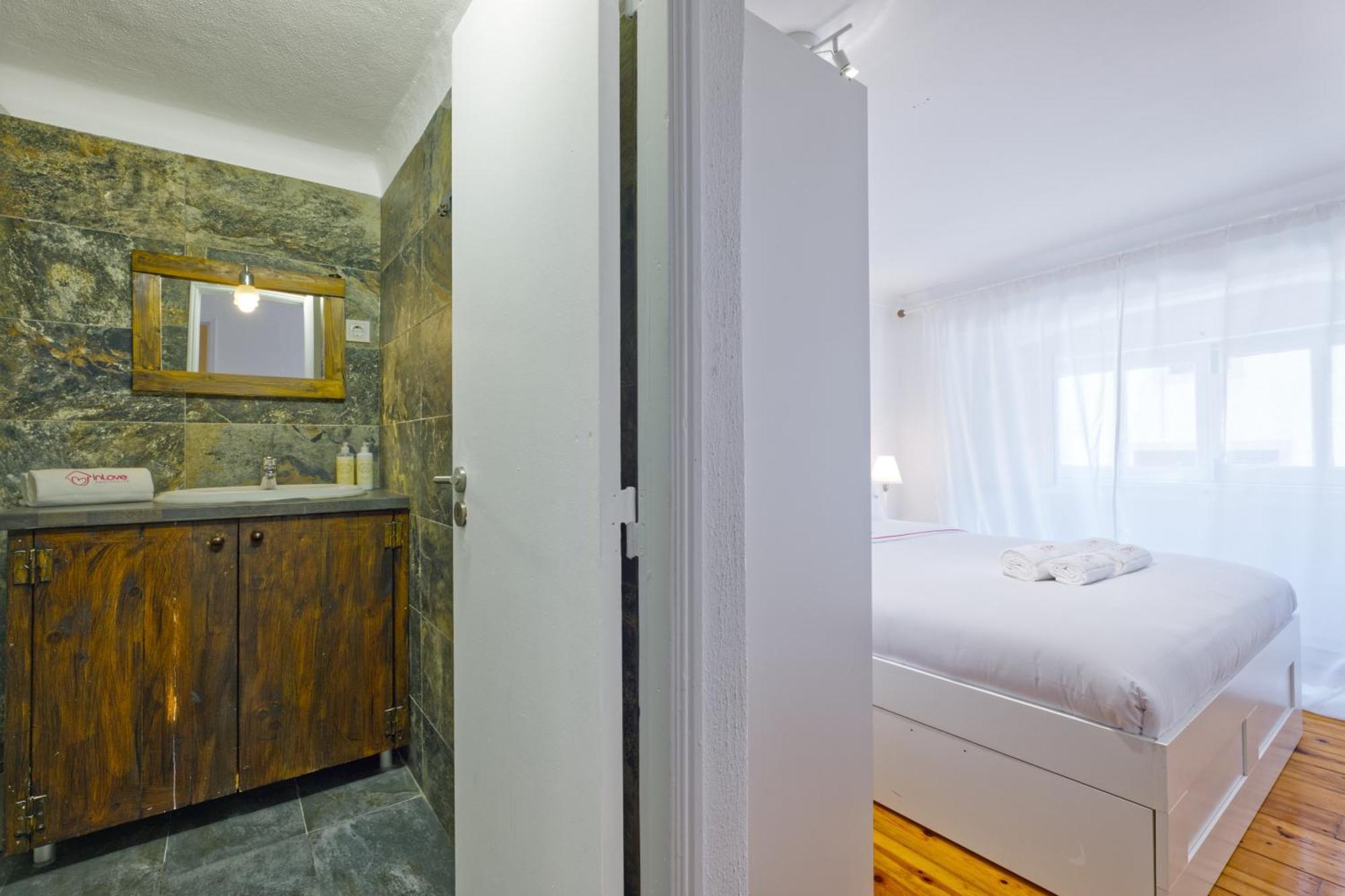 New! Family On The Walls Of Apartment Lisbon