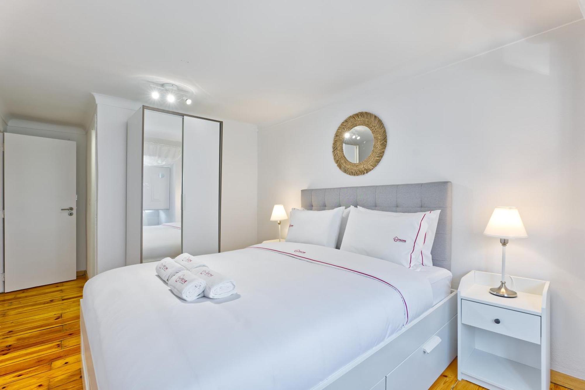 New! Family On The Walls Of Apartment Lisbon