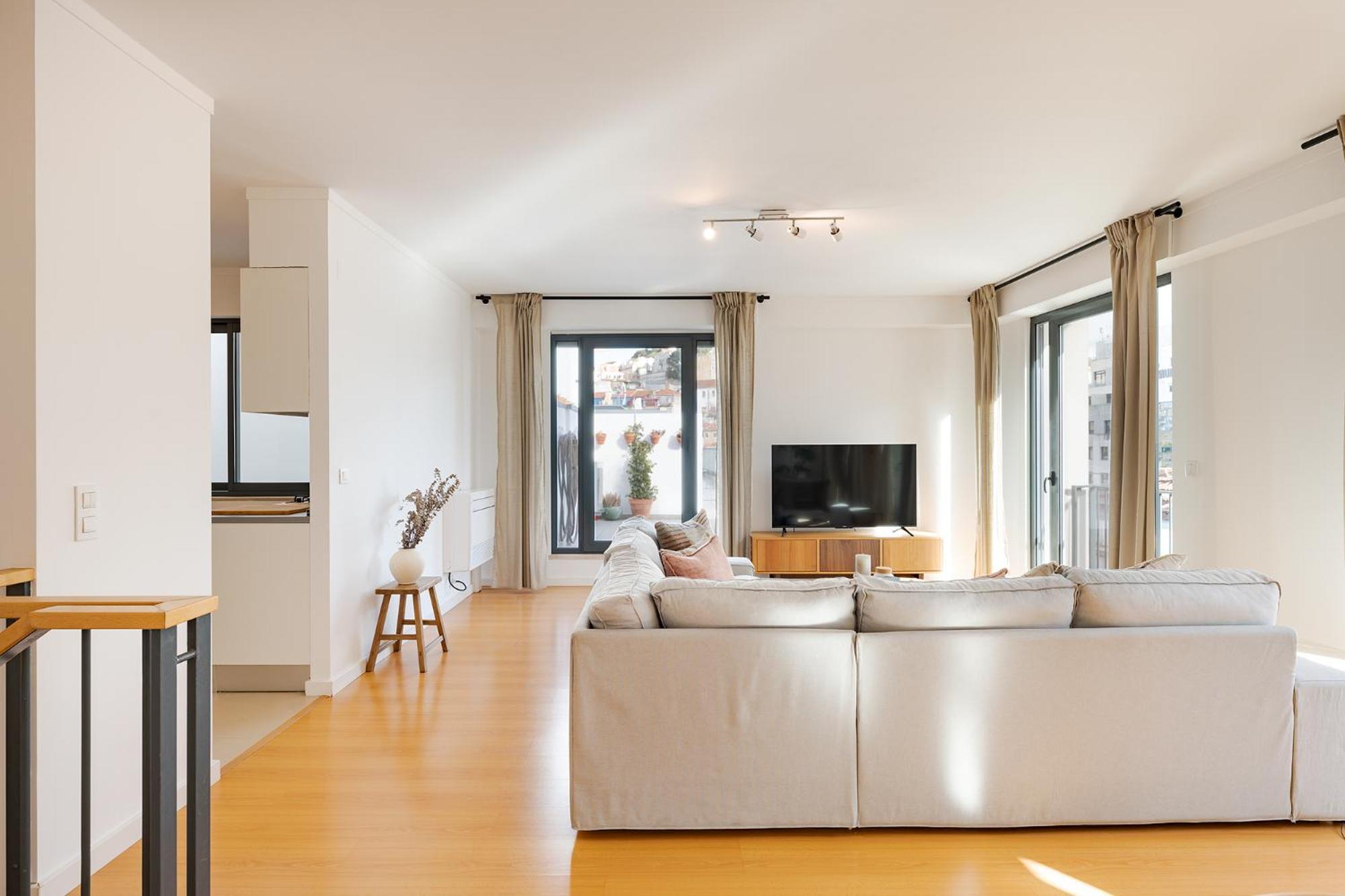 Penthouse For The Lovers - Castle View & Parking Apartment