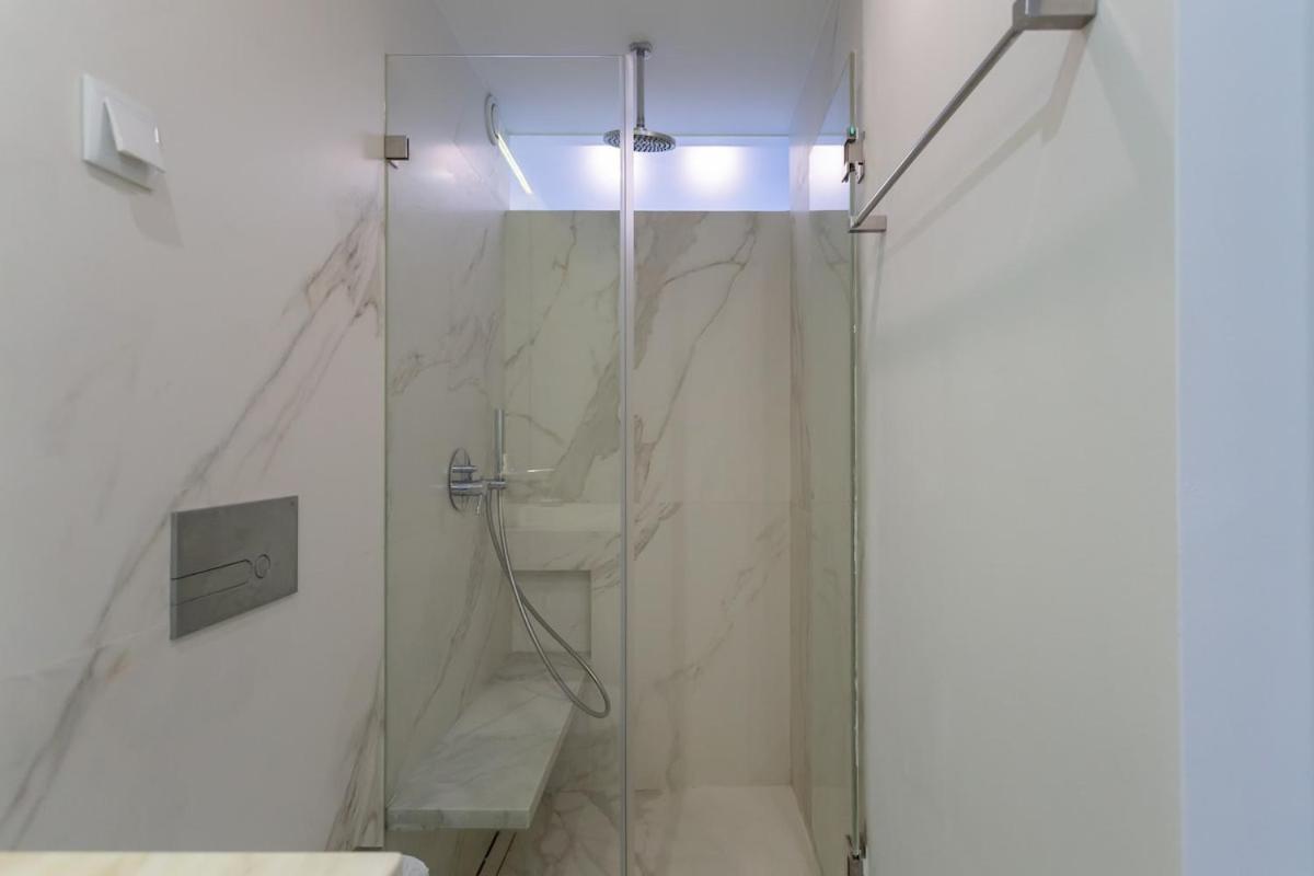 One Bedroom Sunny With Two Bathrooms And Big Garden *