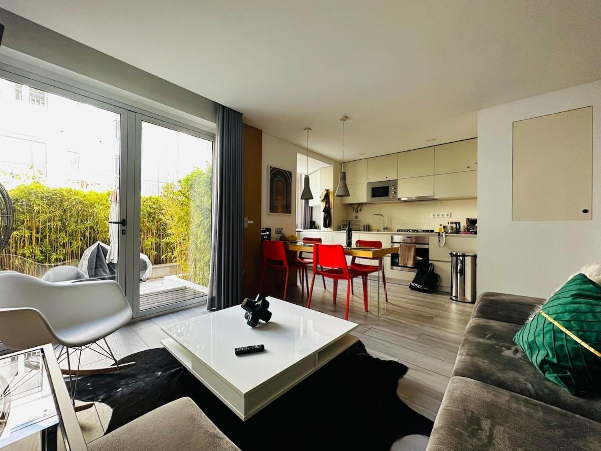 Apartment One Bedroom Sunny With Two Bathrooms And Big Garden