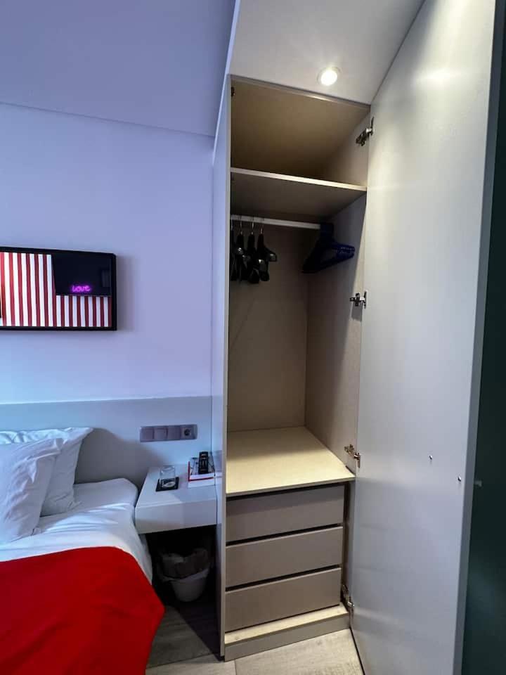 One Bedroom Sunny With Two Bathrooms And Big Garden Apartment