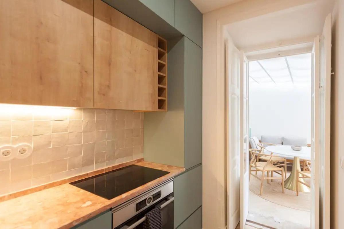 Apartment Serene T1 In Lapa With Ac And Private Patio Lisbon
