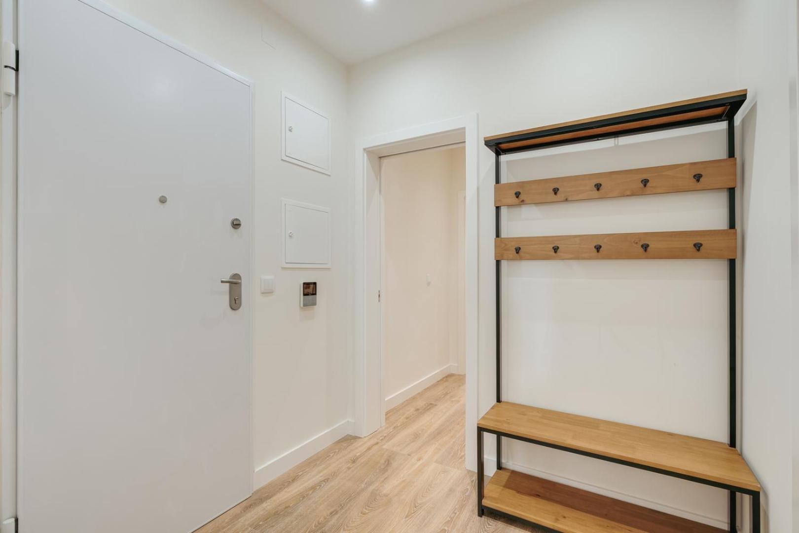 Apartment Hostwise - Flat W/ Balcony & Workspace Lisbon