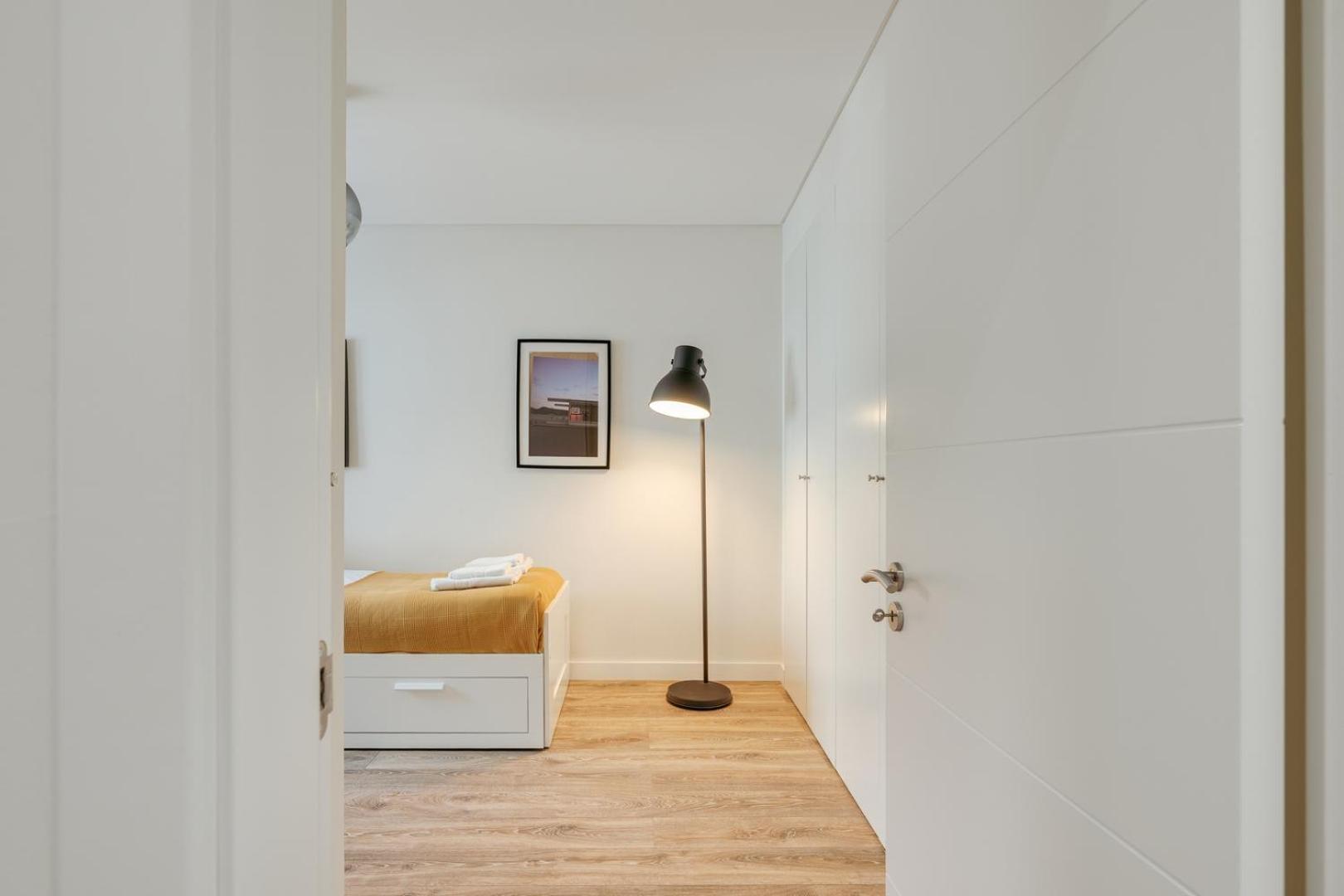 Apartment Hostwise - Flat W/ Balcony & Workspace Lisbon