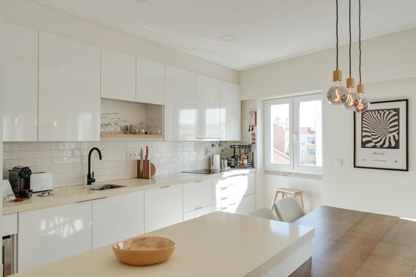 Apartment Hostwise - Flat W/ Balcony & Workspace Lisbon