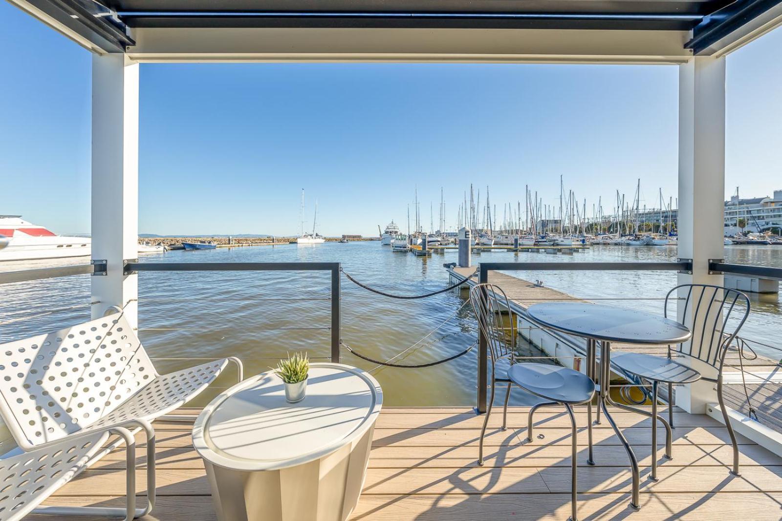 The Homeboat Company Parque Nacoes-lisboa Botel *