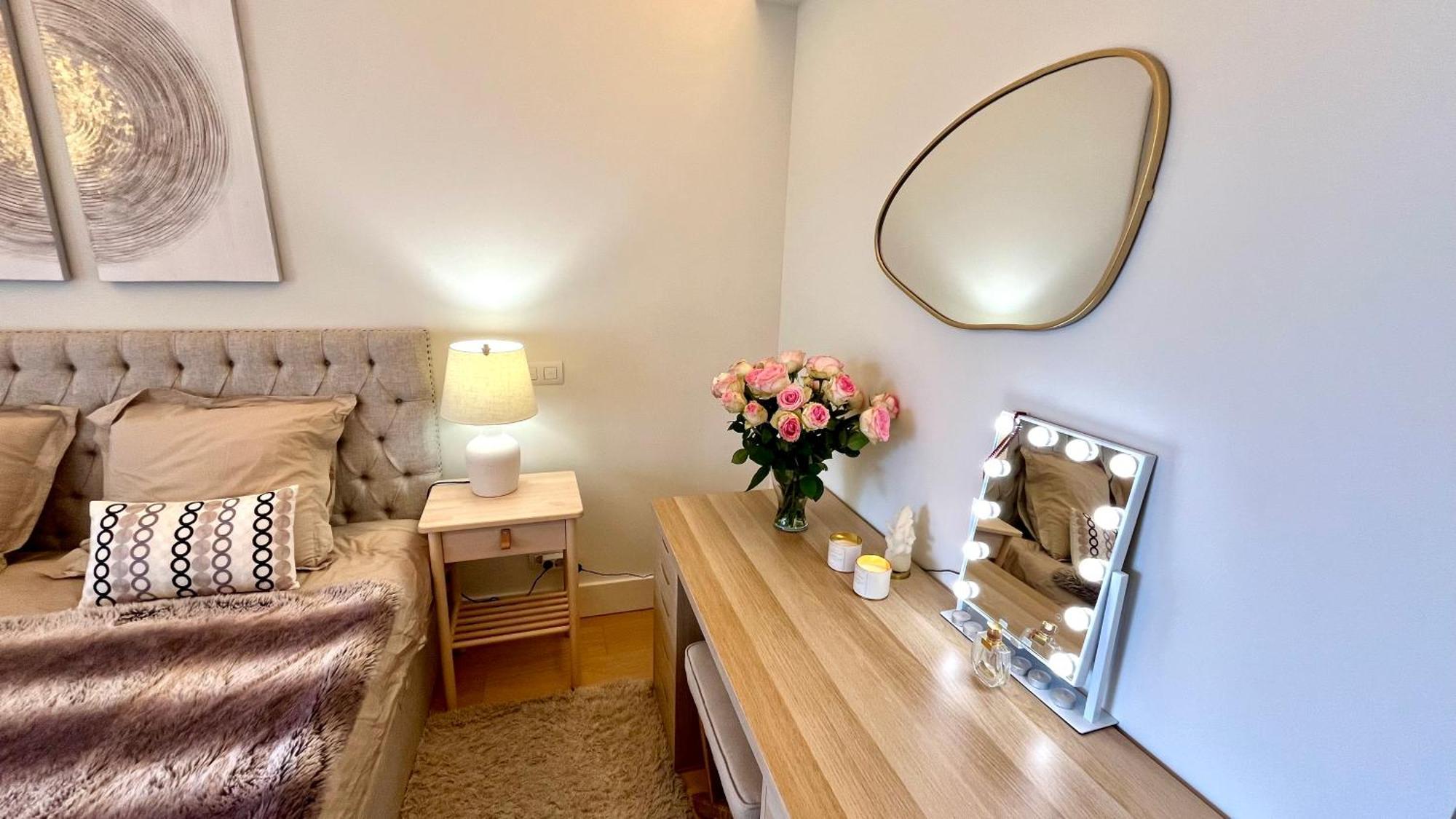 Luxurious 2 Bedrooms With Amenities In Center *