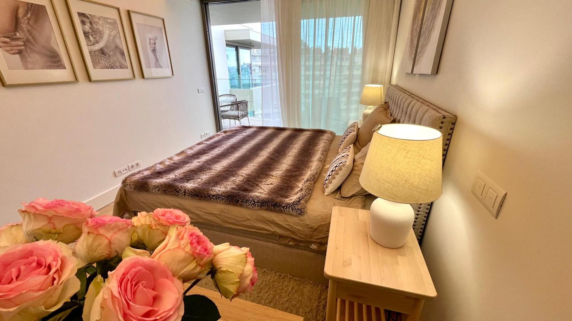 Luxurious 2 Bedrooms With Amenities In Center