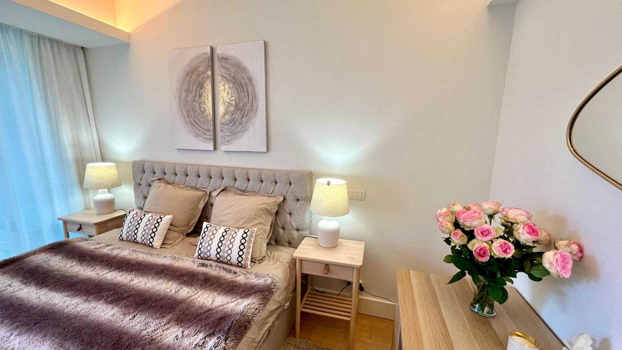 Apartment Luxurious 2 Bedrooms With Amenities In Center