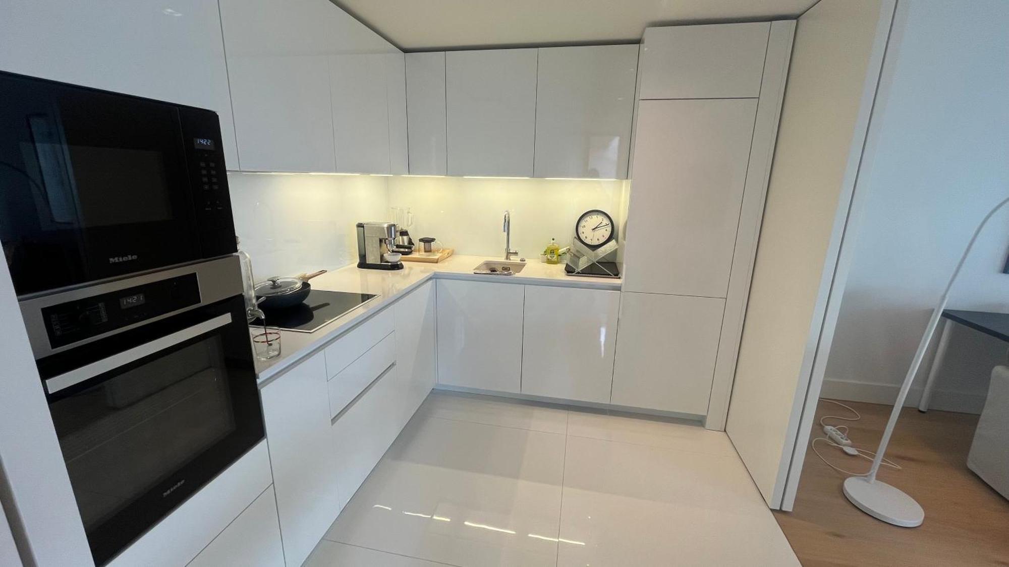 Apartment Luxurious 2 Bedrooms With Amenities In Center