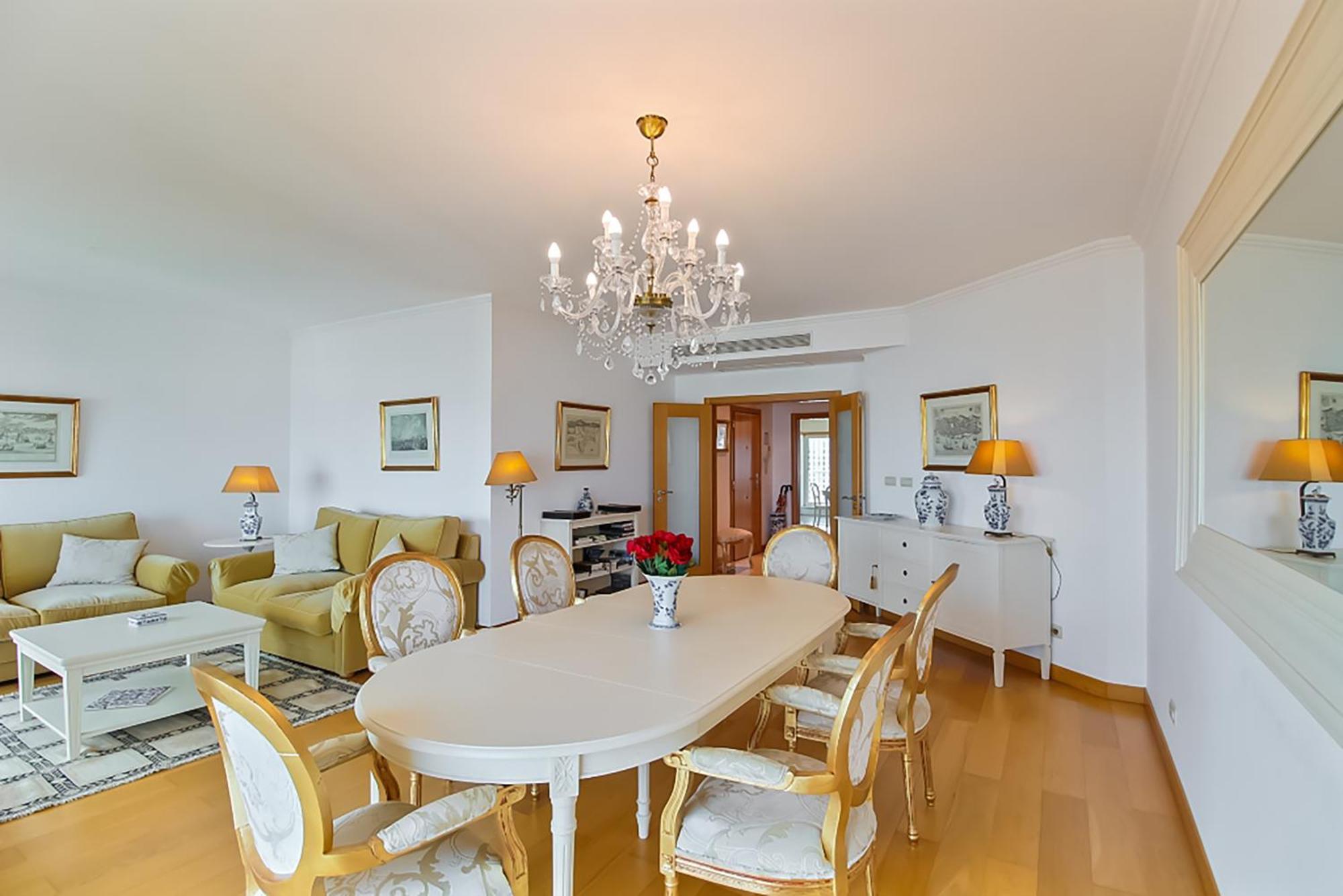 Haven In - Exquisite Floor With 7 Meters Balcony To The Largest Riverfront In Lisbon