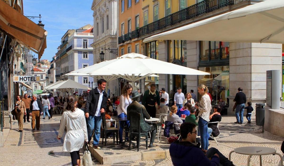 Charming Equipped Ac Lift Parking 4p Apartment Lisbon