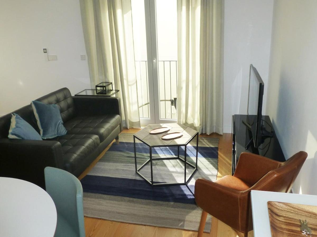 Charming Equipped Ac Lift Parking 4p Apartment Lisbon