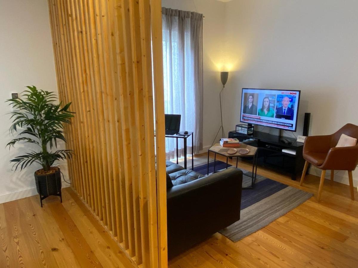 Charming Equipped Ac Lift Parking 4p Apartment Lisbon