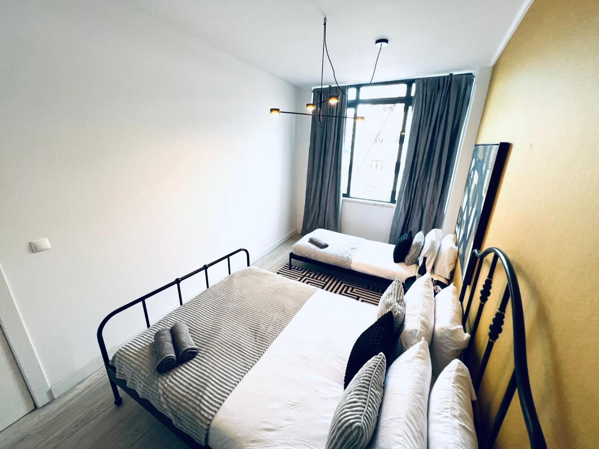 Hostel Luxury Rooms, Ideal For Tourists *
