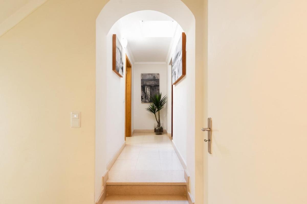 Exquisite Townhouse For 8 In Lisbon City Center Apartment
