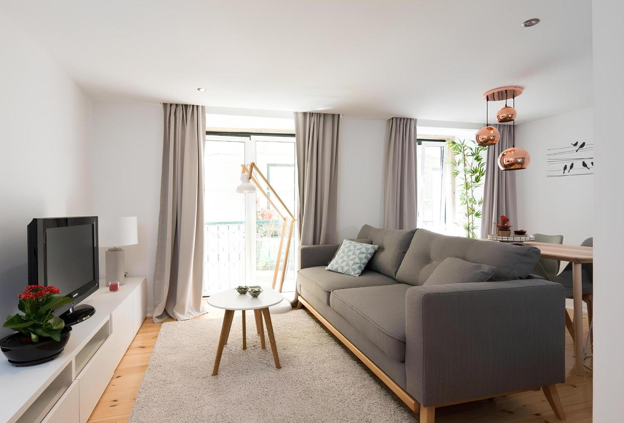 Casa Do Castelo 2- Work Or Relax In The Historic Heart Of Lisbon!