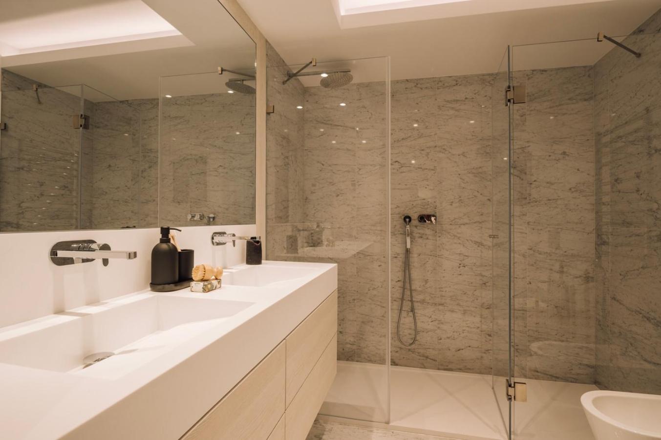 Terracina - 2 Bedrooms And Terrace In Campolide Apartment *