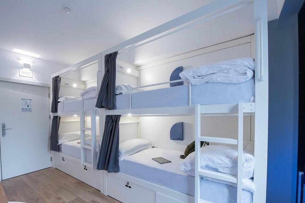 Hostel Room00 *