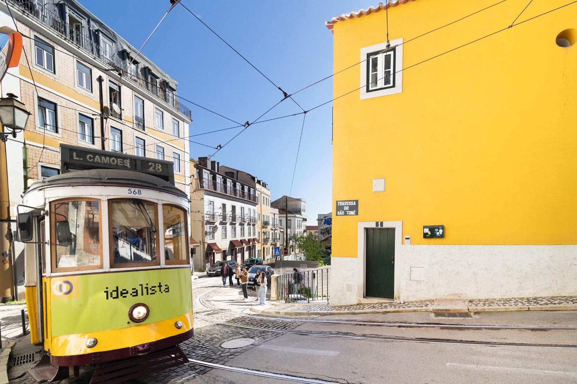 Discover Lisbons History - Stylish In Alfama Lisboa