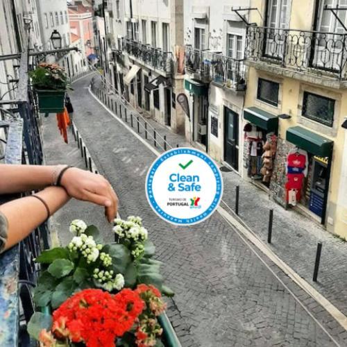 Crooked House Alfama Apartment Lisbon