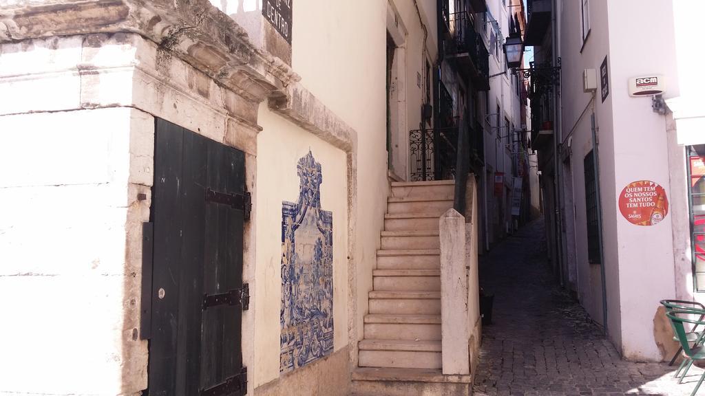 Alfama With Balcony Apartment