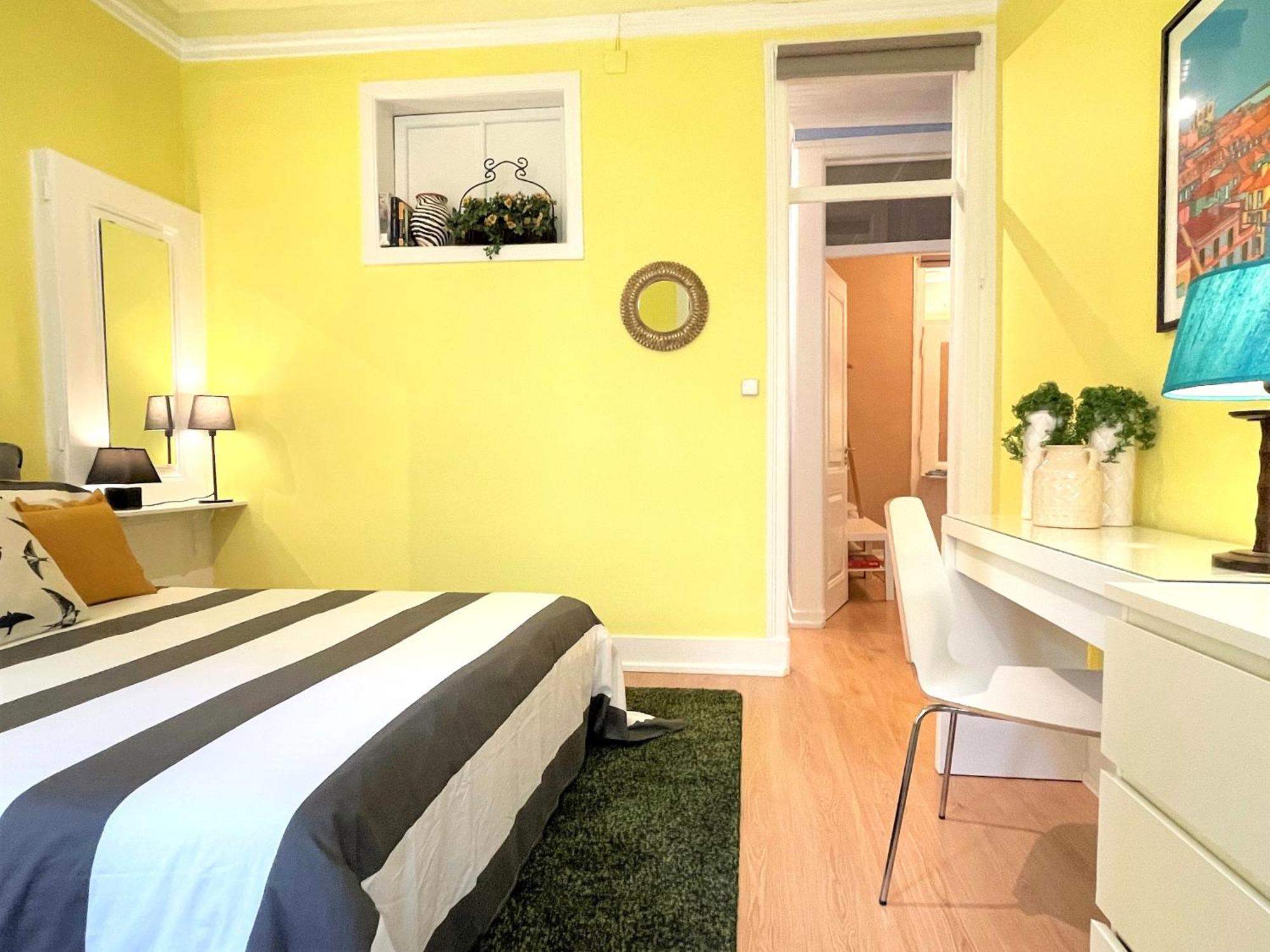 Mc Warm Romantic 3br2ba @ Trendy Principe Real * Lisbon