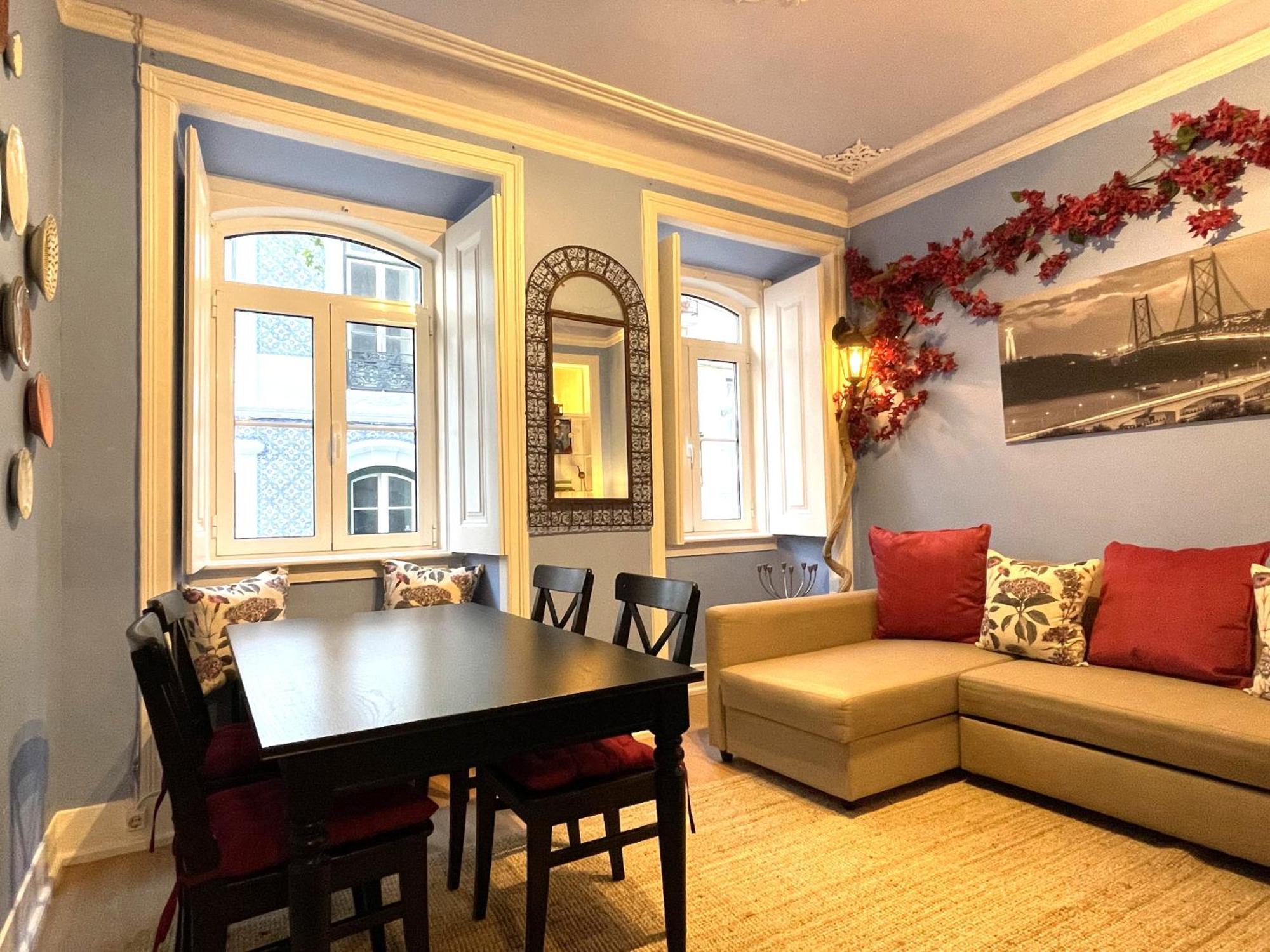 Mc Warm Romantic 3br2ba @ Trendy Principe Real Lisbon