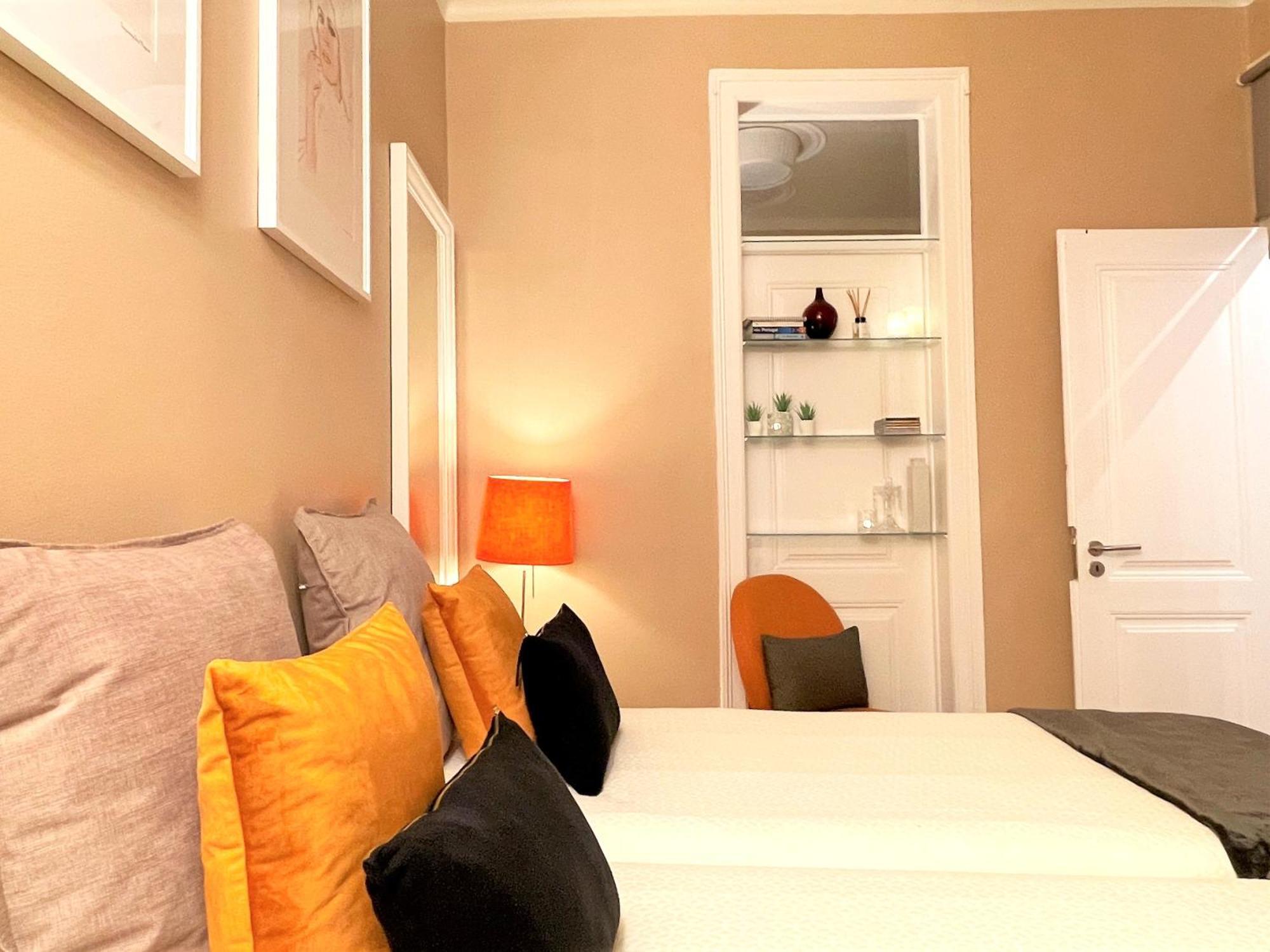 Mc Warm Romantic 3br2ba @ Trendy Principe Real Apartment Lisbon
