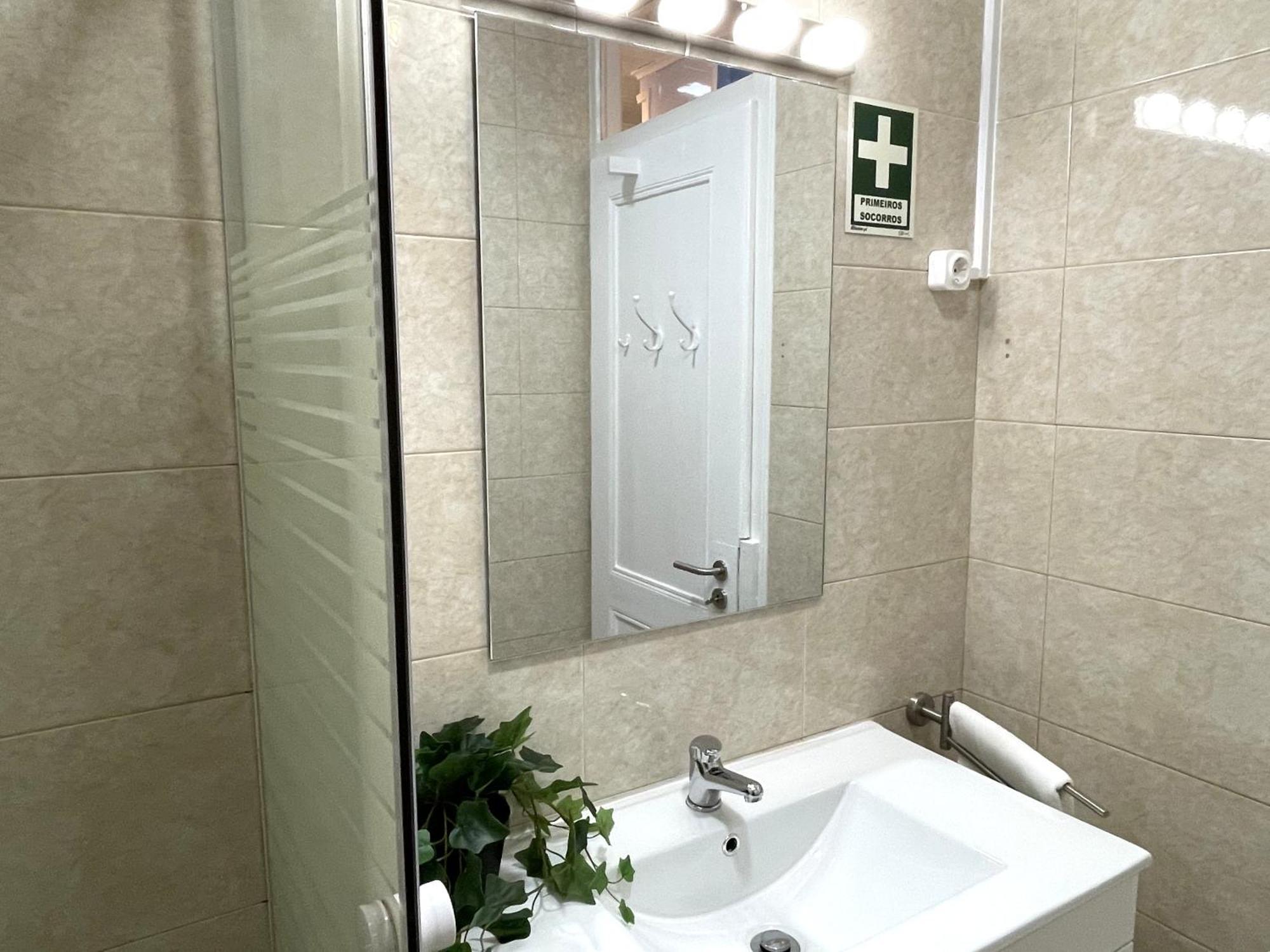 Mc Warm Romantic 3br2ba @ Trendy Principe Real Lisbon