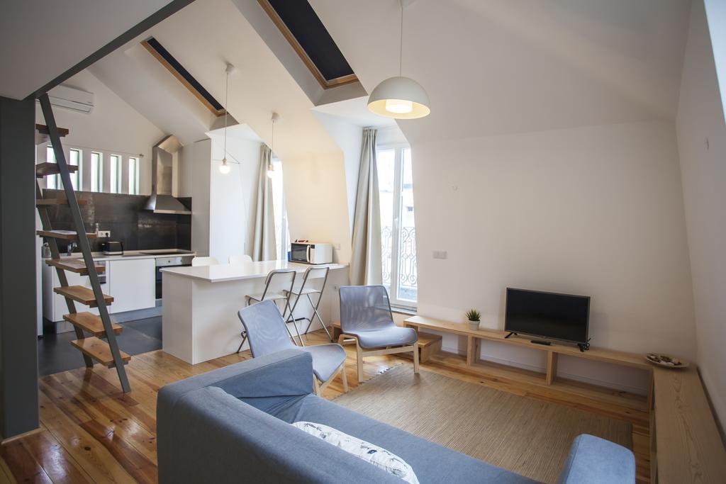 Apartment Mezzanine With A View In Bairro Alto *