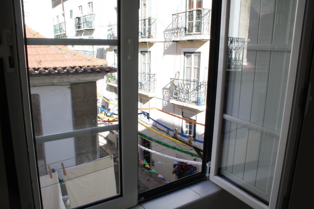 Bairro Alto Window - Cozy Spot In A Buzzing Locale