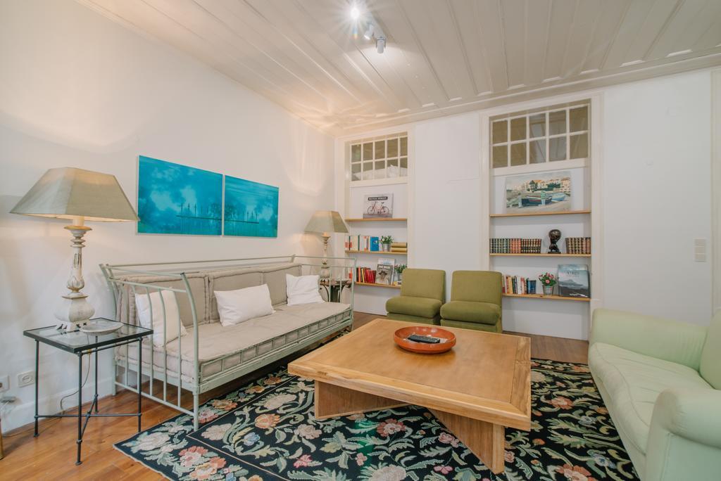 Apartment Camoes Deluxe Bairro Alto Lisbon
